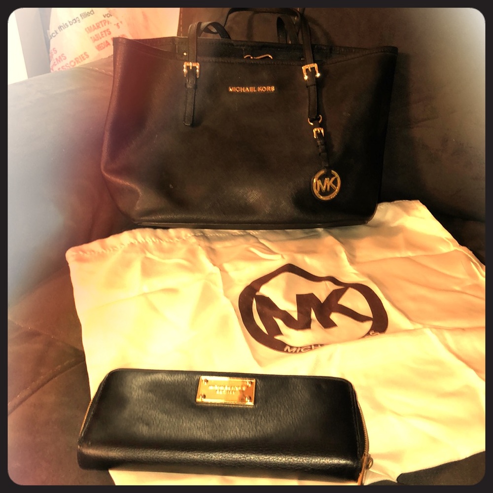 Michael Kors Medium Tote & Wallet Bundle